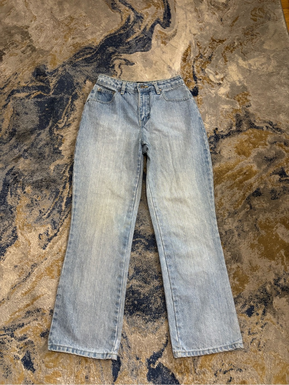 Light Wash Women’s Straight Leg Jeans